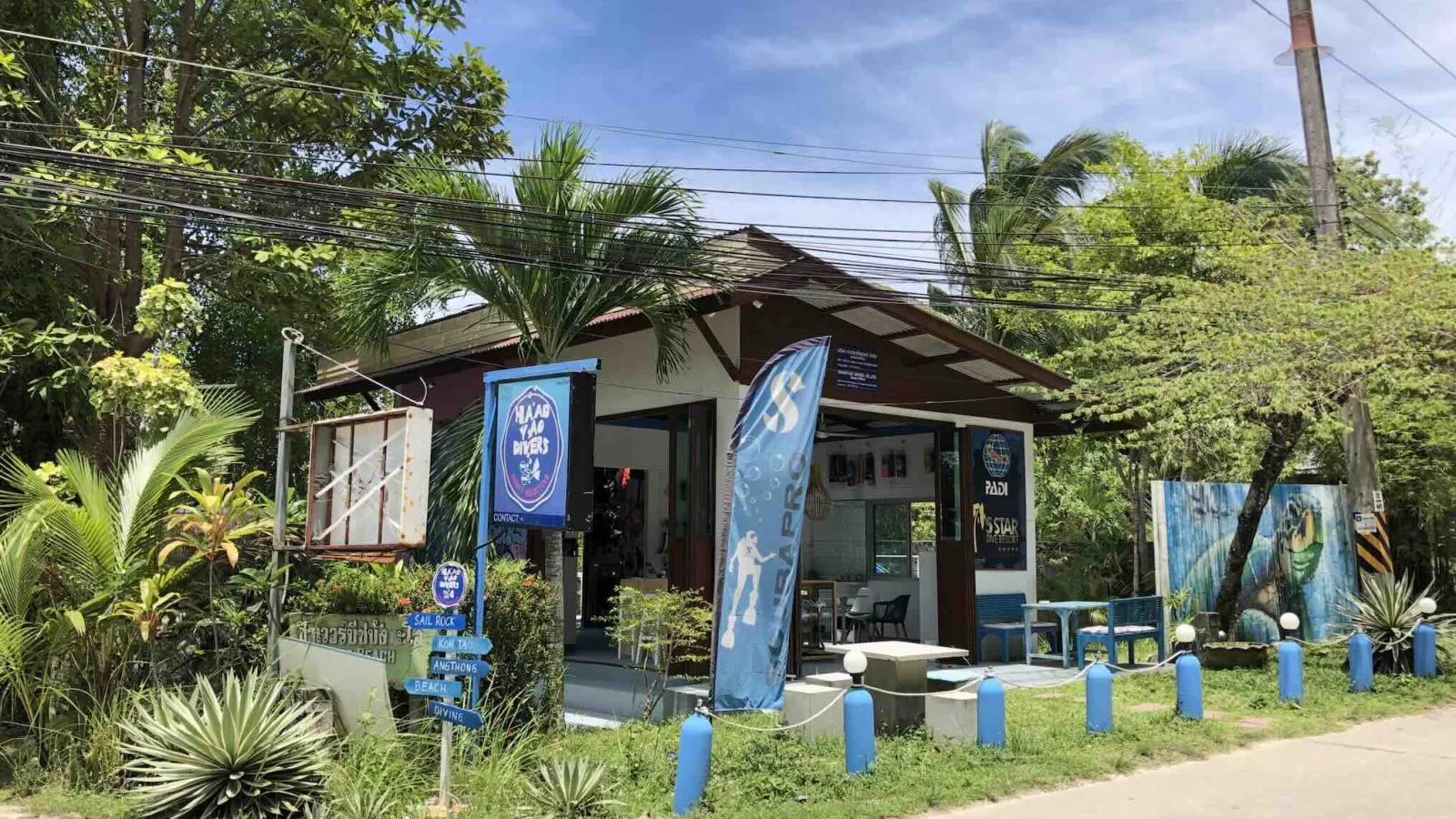 The Haad Yao Divers shop and dive centre on Haad Yao Beach